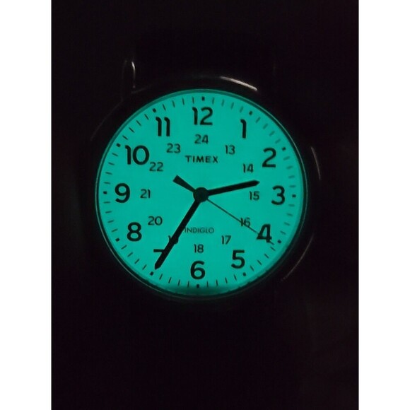 Timex Weekender Indiglo 31mm White Dial Black Leather 24 Hour Quartz New Battery - Picture 14 of 14